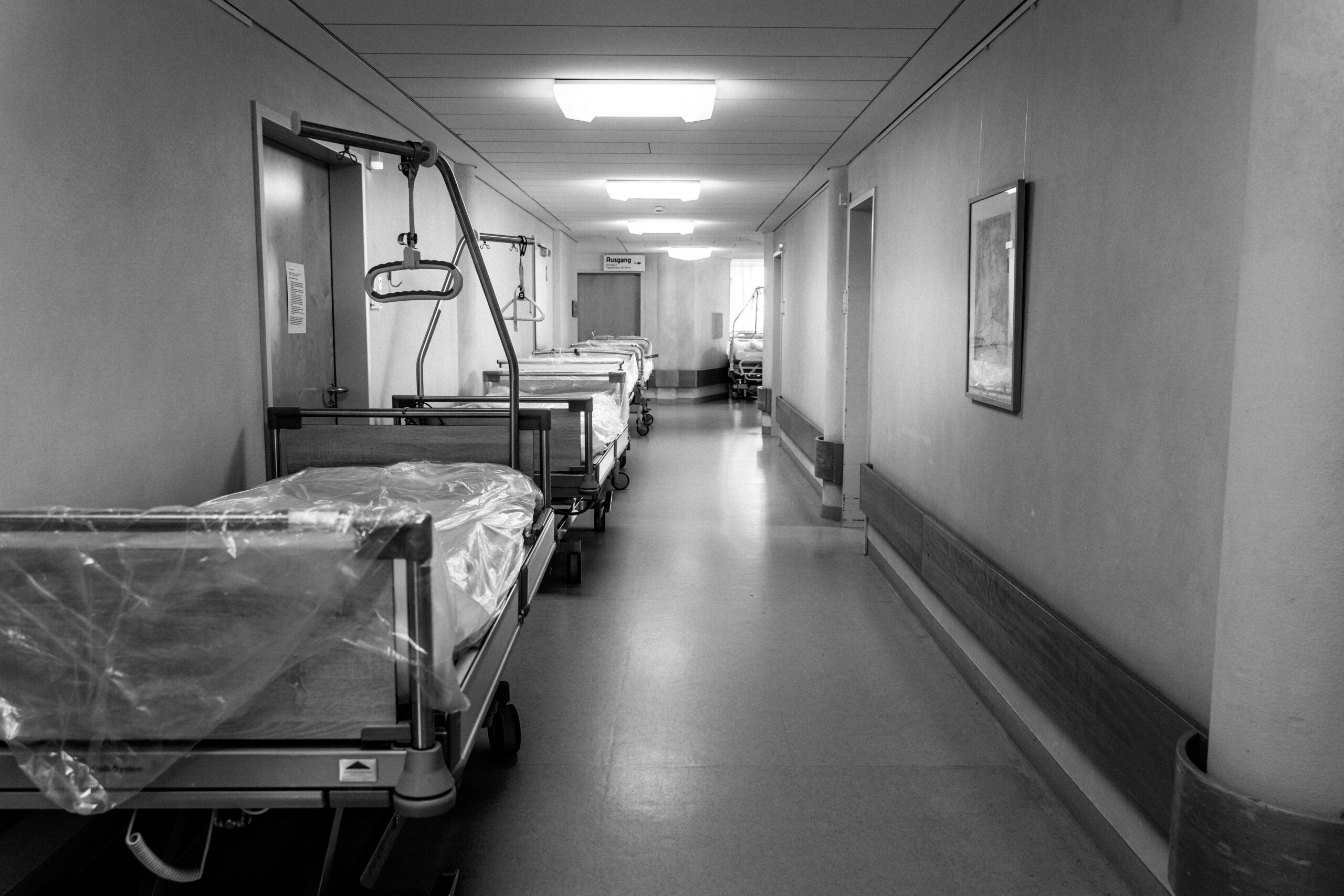 Navigating Montreal’s Healthcare: Addressing the Challenge of Long Waiting Times