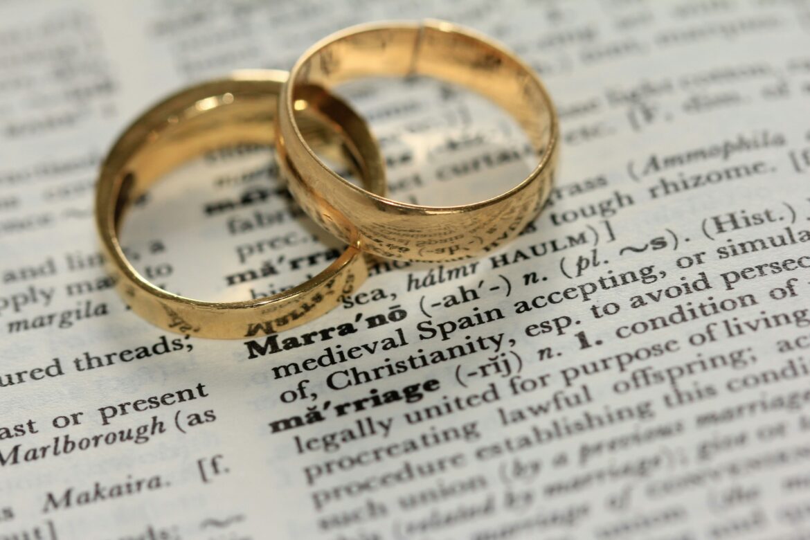 To Change or Not to Change: Surnames, Marriages, and the U.S. SAVE Act