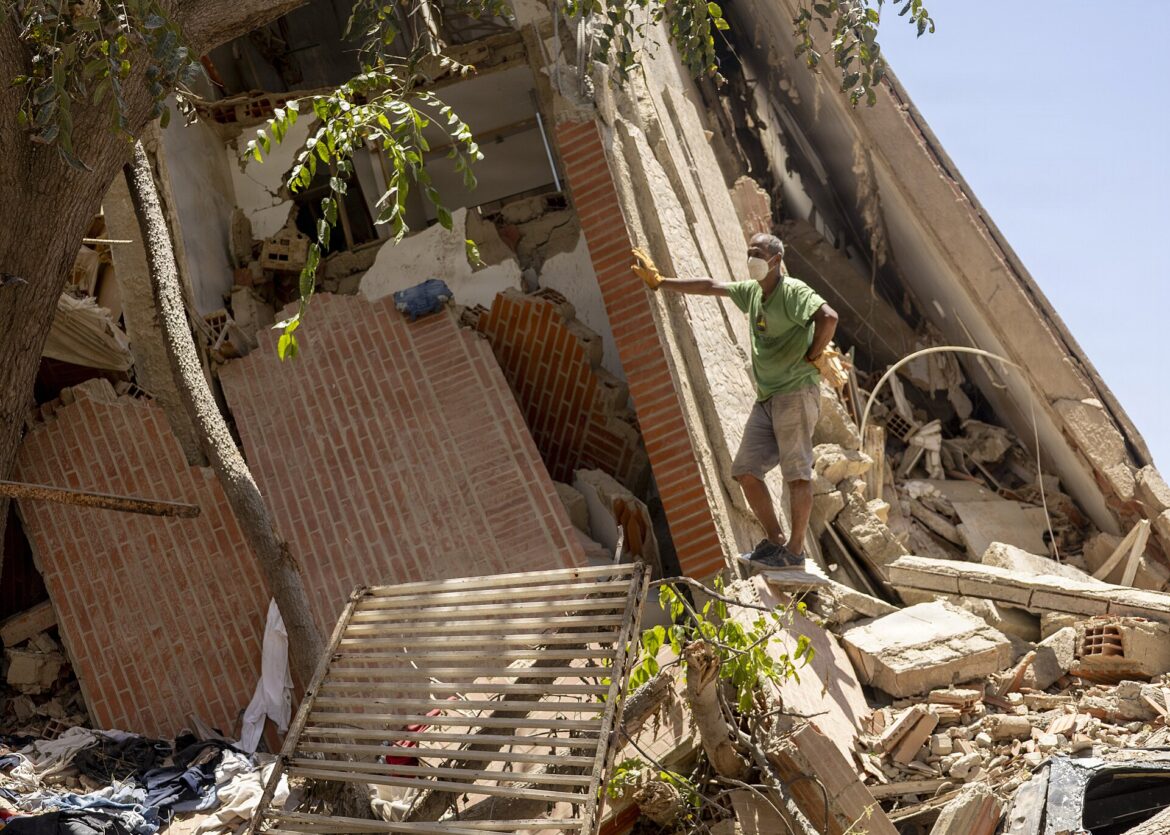 Venezuela’s Twin Earthquakes: A Nation Searching for the Dead and a Democratic Future